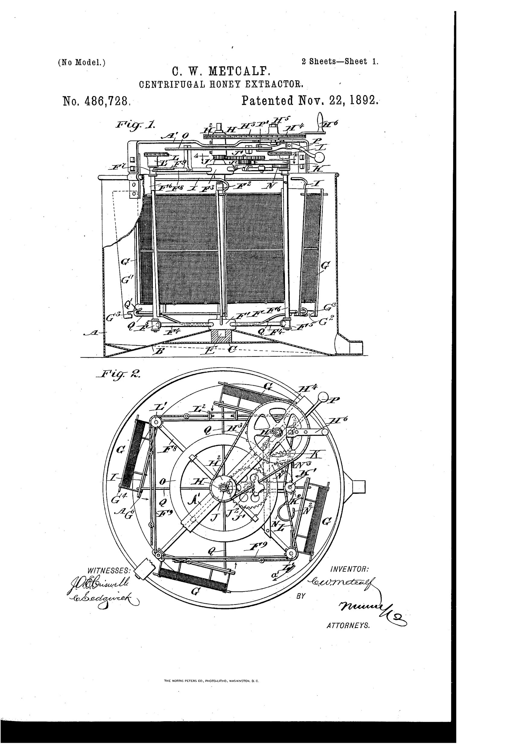 Patent drawing of a hand-cranked centrifugal honey extractor showing a barrel-shaped vessel with a rotating frame holding wire-netting comb baskets, gears, sprocket chains, and a crank handle on top.